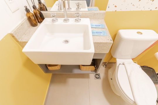 Banheiro de kitnet/studio à venda com 1 quarto, 21m² em Moema, São Paulo