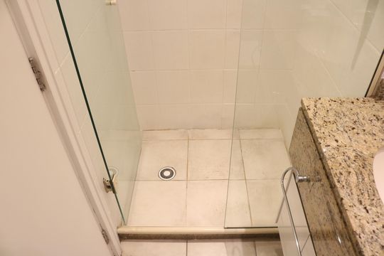 Banheiro de kitnet/studio à venda com 1 quarto, 38m² em Perdizes, São Paulo