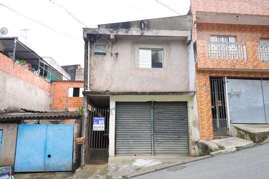 Fachada - Placa GRANDE instalada no portão do imóvel, dia 12.10.2026 - Código da placa: JZYA-103 de casa para alugar com 1 quarto, 40m² em Jardim Marilu, São Paulo