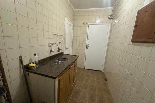 Cozinha de apartamento para alugar com 1 quarto, 36m² em Itararé, São Vicente