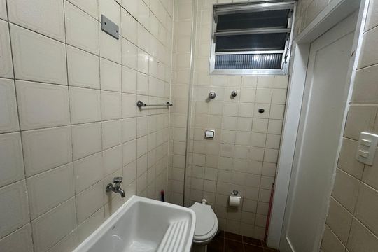 Banheiro de apartamento para alugar com 1 quarto, 36m² em Itararé, São Vicente