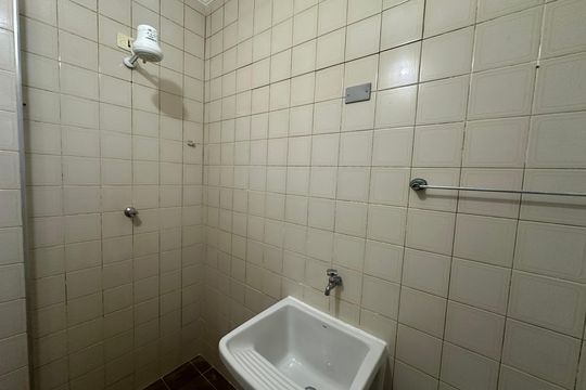 Banheiro de apartamento para alugar com 1 quarto, 36m² em Itararé, São Vicente