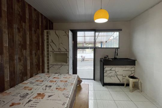Cozinha  de kitnet/studio para alugar com 1 quarto, 45m² em Ceniro Martins, São José