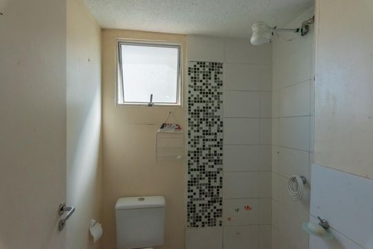 Banheiro de apartamento à venda com 2 quartos, 47m² em Sirus, Campinas