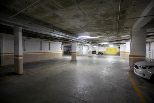 GARAGENS de apartamento à venda com 1 quarto, 48m² em Centro, Campinas