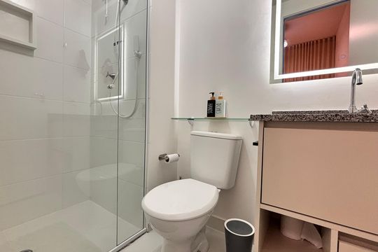 Banheiro da Suíte de apartamento para alugar com 1 quarto, 29m² em Vila Nova Conceição, São Paulo