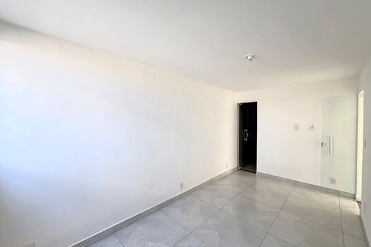 Suíte de casa de condomínio para alugar com 2 quartos, 120m² em Taquara, Rio de Janeiro