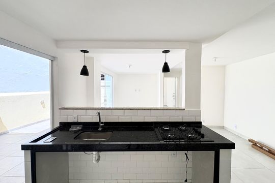 Cozinha de casa de condomínio para alugar com 2 quartos, 120m² em Taquara, Rio de Janeiro