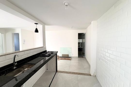 Cozinha de casa de condomínio para alugar com 2 quartos, 120m² em Taquara, Rio de Janeiro