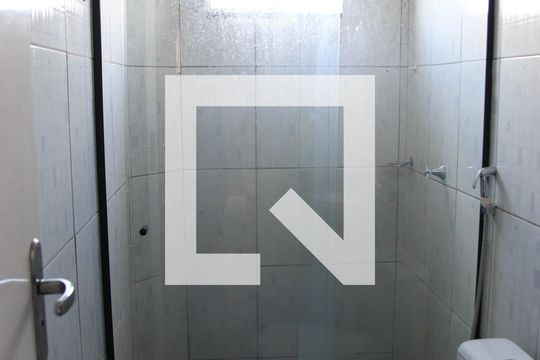 Banheiro de apartamento para alugar com 2 quartos, 60m² em Setor dos Funcionários, Goiânia