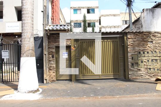 Fachada de apartamento para alugar com 2 quartos, 60m² em Setor dos Funcionários, Goiânia