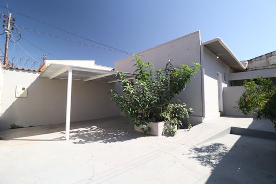 Garagem de casa para alugar com 3 quartos, 100m² em Brasil, Uberlândia