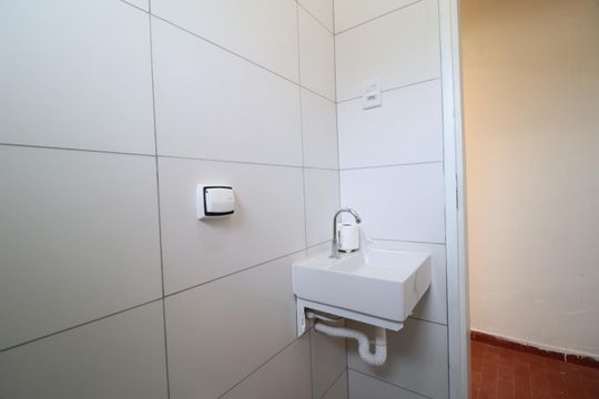 Banheiro Social de casa para alugar com 3 quartos, 100m² em Brasil, Uberlândia