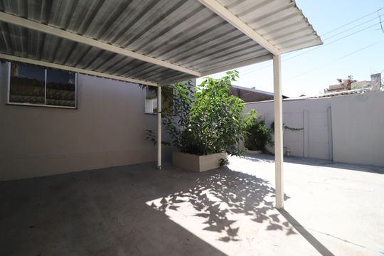 Garagem de casa para alugar com 3 quartos, 100m² em Brasil, Uberlândia