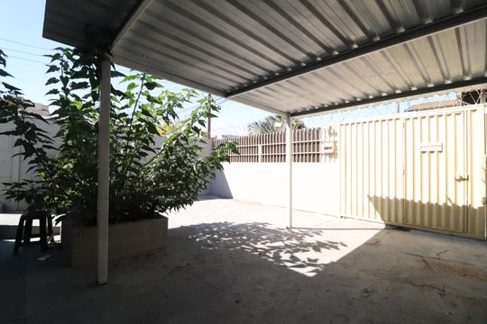 Garagem de casa para alugar com 3 quartos, 100m² em Brasil, Uberlândia