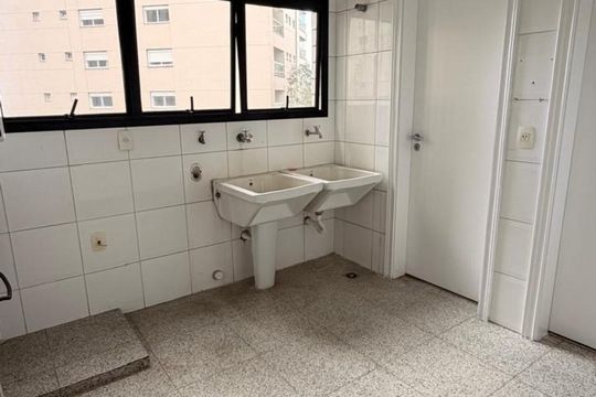 Área de serviço de apartamento para alugar com 4 quartos, 288m² em Paraíso do Morumbi, São Paulo