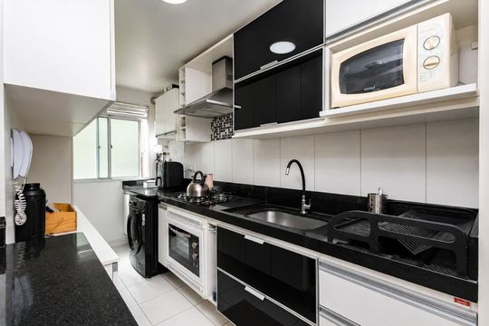 Cozinha de apartamento à venda com 2 quartos, 60m² em Pinheirinho, Curitiba