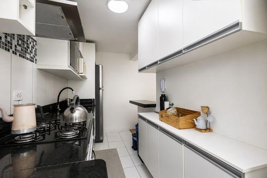 Cozinha de apartamento à venda com 2 quartos, 60m² em Pinheirinho, Curitiba