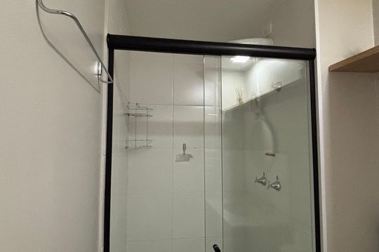 Banheiro de apartamento para alugar com 1 quarto, 29m² em Mirandópolis, São Paulo