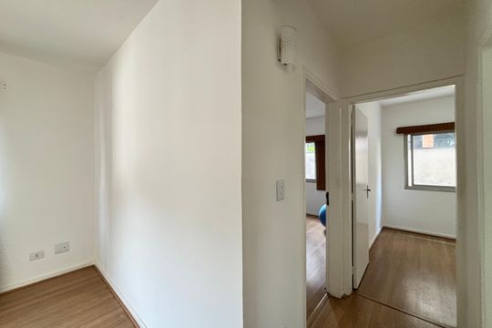 Corredor de apartamento para alugar com 2 quartos, 60m² em Vila Madalena, São Paulo