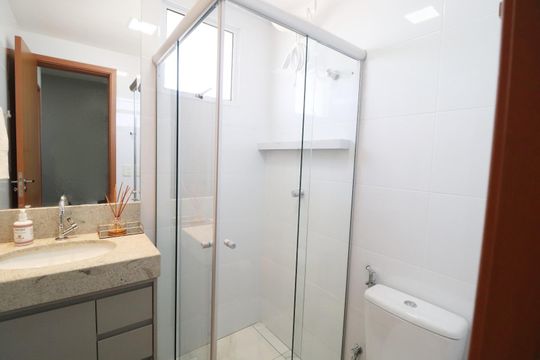 Banheiro Social de apartamento para alugar com 2 quartos, 62m² em Granja Marileusa, Uberlândia