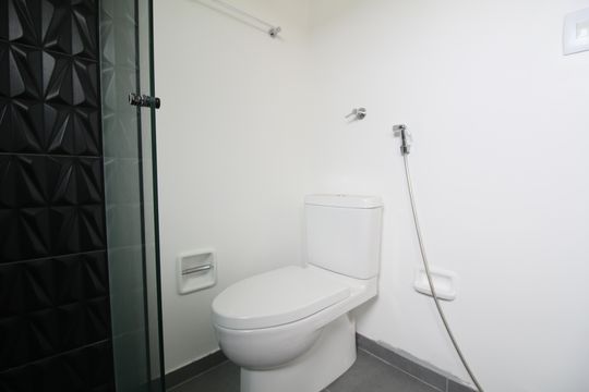 Banheiro de apartamento à venda com 2 quartos, 90m² em Real Parque, São Paulo