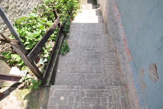 Escada de acesso de casa para alugar com 1 quarto, 50m² em Vila Ede, São Paulo