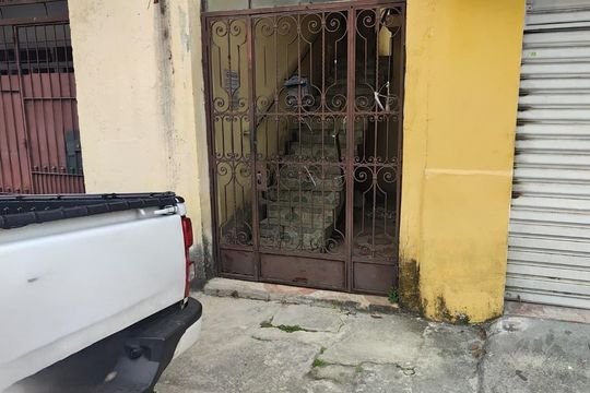 Fachada de casa para alugar com 1 quarto, 50m² em Vila Bancaria Munhoz, São Paulo