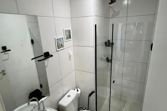 Banheiro de apartamento para alugar com 2 quartos, 44m² em Santo Cristo, Rio de Janeiro