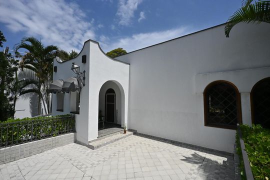 Varanda 2 de casa para alugar com 4 quartos, 380m² em Jardim Everest, São Paulo