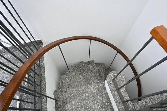 Escada da Garagem de casa para alugar com 4 quartos, 380m² em Jardim Everest, São Paulo