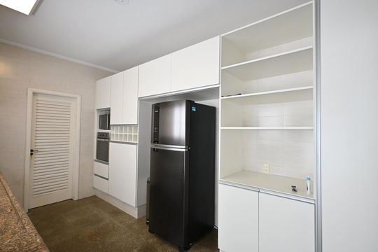 Cozinha de casa para alugar com 4 quartos, 380m² em Jardim Everest, São Paulo