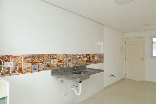 Cozinha de apartamento à venda com 2 quartos, 43m² em Vila Carmosina, São Paulo