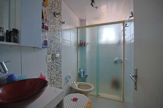 Banheiro de apartamento à venda com 2 quartos, 54m² em Vila Paranagua, São Paulo