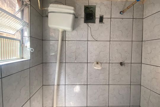 Banheiro de casa para alugar com 1 quarto, 25m² em Veloso, Osasco