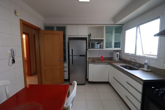 Cozinha  de apartamento para alugar com 3 quartos, 137m² em Jardim Irajá, Ribeirão Preto