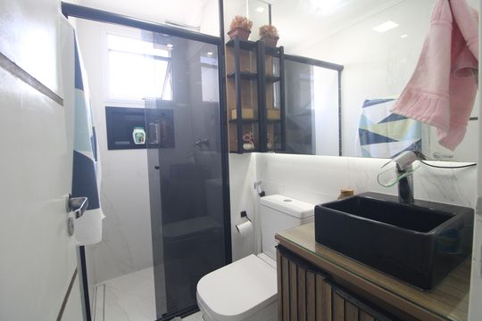 Banheiro de apartamento à venda com 2 quartos, 48m² em Vila Inglesa, São Paulo