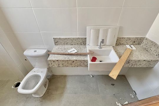 Banheiro Suíte 2 de apartamento à venda com 3 quartos, 120m² em Barro Preto, Belo Horizonte