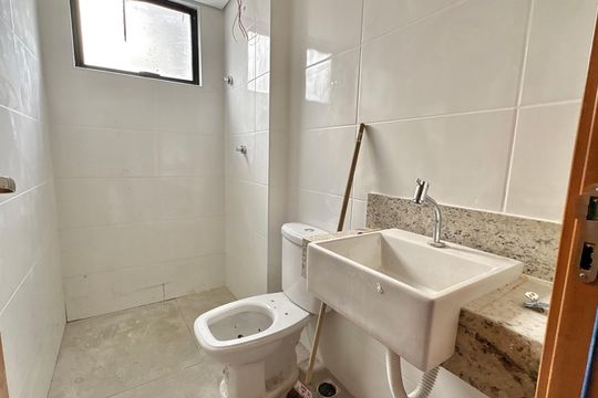 Banheiro de apartamento à venda com 2 quartos, 61m² em Barro Preto, Belo Horizonte