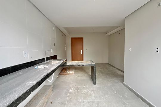 Sala/Cozinha de apartamento à venda com 2 quartos, 61m² em Barro Preto, Belo Horizonte
