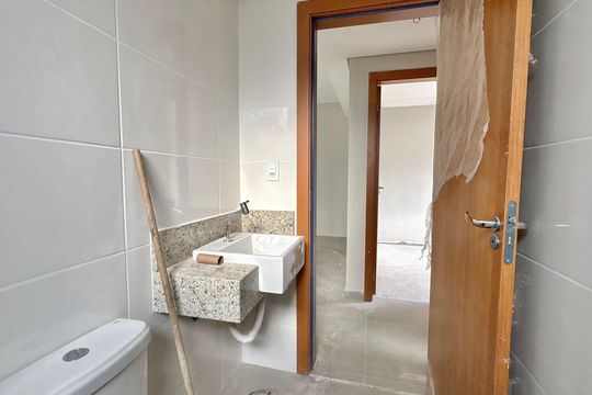 Banheiro de apartamento à venda com 2 quartos, 61m² em Barro Preto, Belo Horizonte