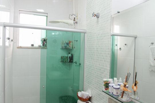 Banheiro Social de casa à venda com 3 quartos, 360m² em Cabral, Contagem