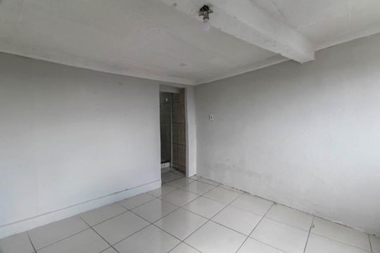 Sala/Quarto de casa para alugar com 1 quarto, 45m² em Jardim Dona Sinha, São Paulo