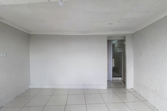 Sala/Quarto de casa para alugar com 1 quarto, 45m² em Jardim Dona Sinha, São Paulo