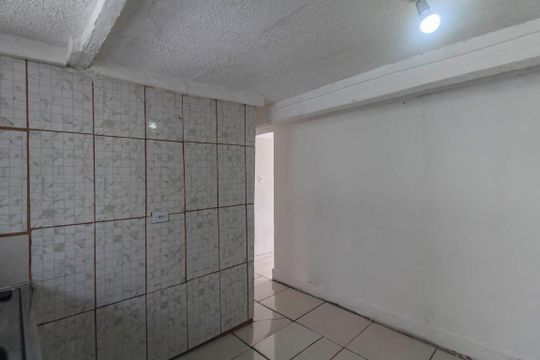 Cozinha de casa para alugar com 1 quarto, 45m² em Jardim Dona Sinha, São Paulo