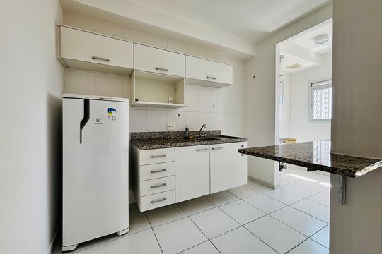 Cozinha de kitnet/studio para alugar com 1 quarto, 36m² em Tamboré, Barueri