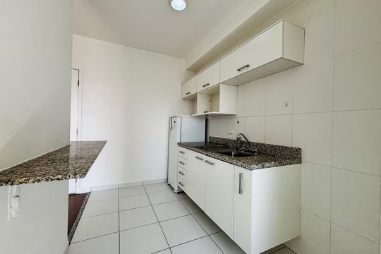 Cozinha de kitnet/studio para alugar com 1 quarto, 36m² em Tamboré, Barueri