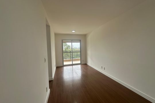 Sala de apartamento para alugar com 3 quartos, 76m² em Jardim Tupanci, Barueri
