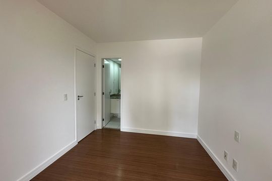 Suíte de apartamento para alugar com 3 quartos, 76m² em Jardim Tupanci, Barueri