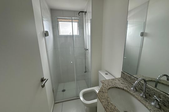 Banheiro Social de apartamento para alugar com 3 quartos, 76m² em Jardim Tupanci, Barueri